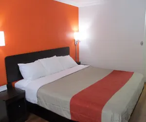 Photo 5 - Motel 6 Bay Minette, AL