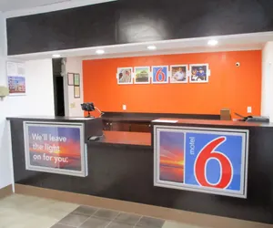 Photo 3 - Motel 6 Bay Minette, AL