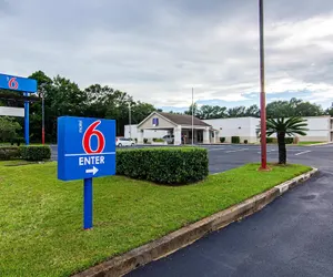 Photo 2 - Motel 6 Bay Minette, AL