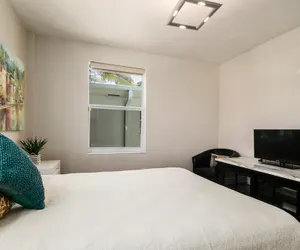 Photo 3 - 2 bedroom 2 bath apt in South Beach