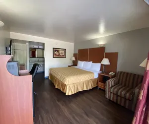 Photo 4 - Travelodge by Wyndham Albuquerque West
