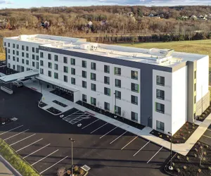 Photo 2 - Courtyard by Marriott Southington