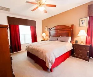 Photo 2 - 7BR 4.5BA Home in Emerald Island Resort by CV-2767