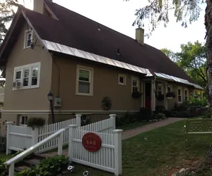 Photo 2 - The Red Door B&B