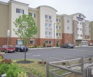 Photo 2 - Candlewood Suites Chester - Philadelphia International Airport, an IHG Hotel