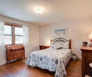 Photo 3 - 3-Bedroom Lakefront House