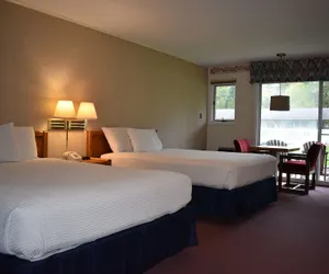 Photo 4 - Country Club Motel