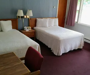 Photo 3 - Country Club Motel