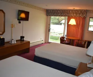 Photo 5 - Country Club Motel