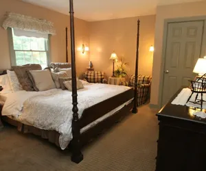 Photo 2 - Pineapple Hill Inn Bed & Breakfast