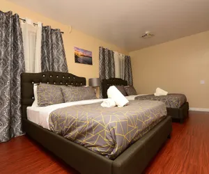 Photo 5 - Hollywood Luxury Double bedrooms