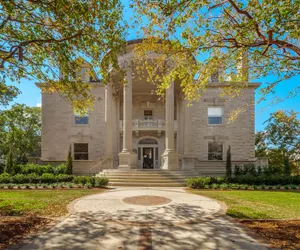 Photo 2 - Graystone Inn