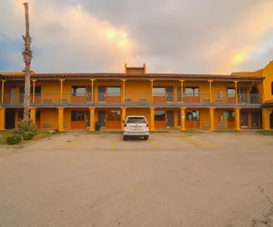 Photo 2 - OYO Hotel Kingsville Hwy 77