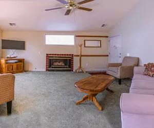 Photo 4 - Oak Hideaway Cottage- 1.5 Blocks to OSF