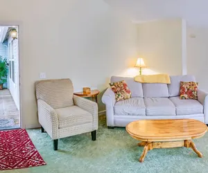 Photo 5 - Oak Hideaway Cottage- 1.5 Blocks to OSF