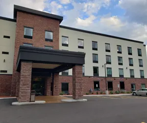 Photo 2 - Cobblestone Hotel and Suites Janesville