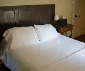 Photo 2 - French Camp Bed and Breakfast