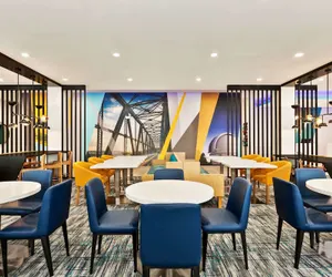 Photo 4 - La Quinta Inn & Suites by Wyndham Richmond-Sugarland