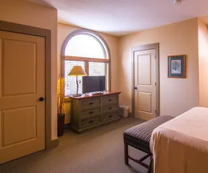 Photo 4 - Spacious 2 Bed At Crystal Mountain Resort 2 Bedroom Condo by RedAwning