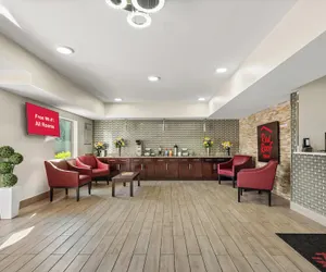 Photo 3 - Red Roof Inn Baton Rouge