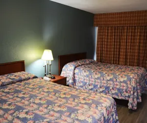Photo 3 - Budget inn