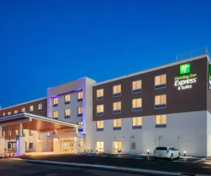 Photo 2 - Holiday Inn Express & Suites Medford, an IHG Hotel