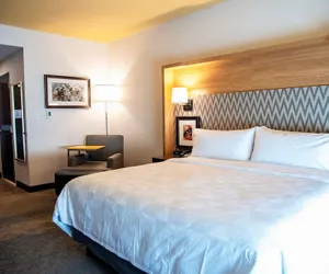 Photo 3 - Holiday Inn & Suites Savannah Airport - Pooler by IHG
