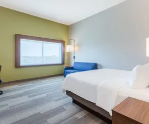 Photo 5 - Holiday Inn Express & Suites Springfield North, an IHG Hotel