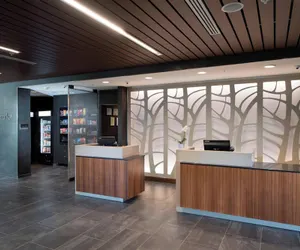 Photo 3 - Courtyard by Marriott Atlanta Alpharetta/Avalon Area