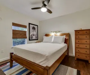 Photo 2 - The Eastside Lodge Austin