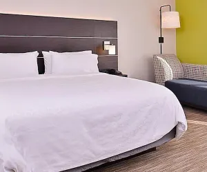 Photo 4 - Holiday Inn Express And Suites Brighton by IHG