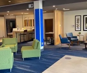 Photo 4 - Holiday Inn Express & Suites Warrensburg North, an IHG Hotel