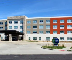 Photo 2 - Holiday Inn Express & Suites Warrensburg North, an IHG Hotel