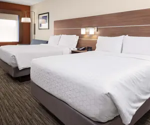 Photo 4 - Holiday Inn Express & Suites Madison by IHG