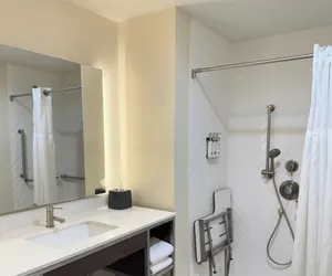 Photo 5 - Holiday Inn Hotel And Suites Fayetteville W-Fort Bragg Area by IHG
