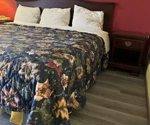 Photo 4 - Ross Motel