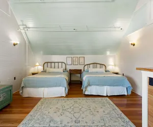 Photo 4 - Mccloud Mercantile Hotel