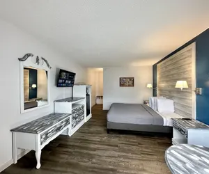 Photo 5 - Ozark Inn & Suites