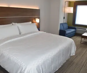 Photo 4 - Holiday Inn Express & Suites Boston South - Randolph by IHG