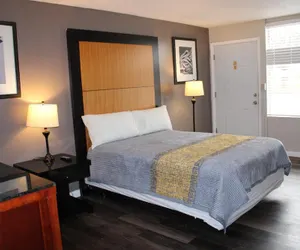 Photo 5 - Apm Inn & Suites