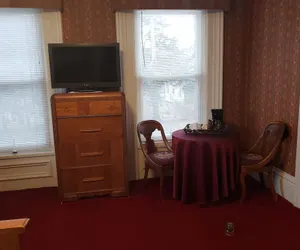 Photo 5 - The Colonial Motel