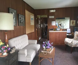 Photo 3 - The Colonial Motel