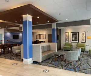 Photo 4 - Holiday Inn Express & Suites Phoenix - Airport North by IHG
