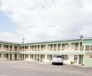 Photo 5 - Budget Inn