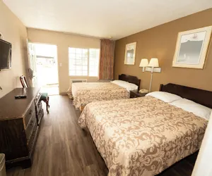 Photo 2 - Budget Inn