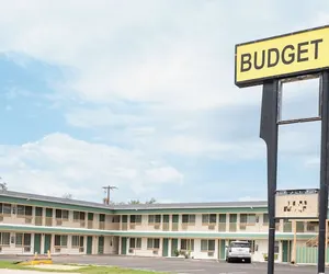 Photo 4 - Budget Inn