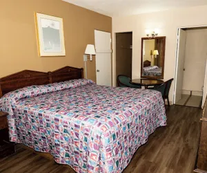 Photo 3 - Budget Inn