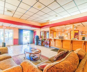 Photo 3 - Castle Inn & Suites by OYO Lawton