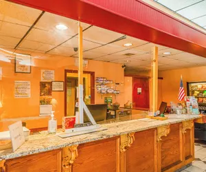 Photo 5 - Castle Inn & Suites by OYO Lawton