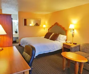 Photo 3 - Castle Inn & Suites